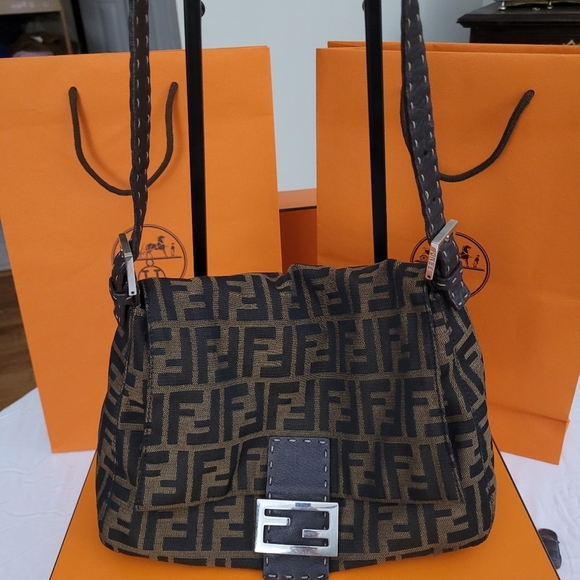 Fendi Mamma BAGUETTE MONOGRAM NYLON BAG - Picture 14 of 17